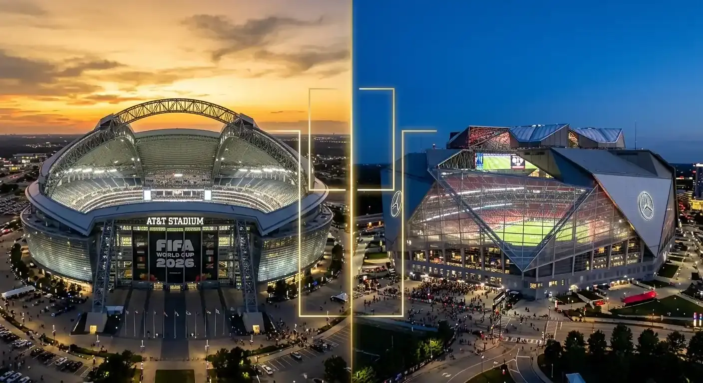 Blick auf zwei WM-Stadien nebeneinander bei Flutlicht — AT&T Stadium Dallas und Mercedes-Benz Stadium Atlanta